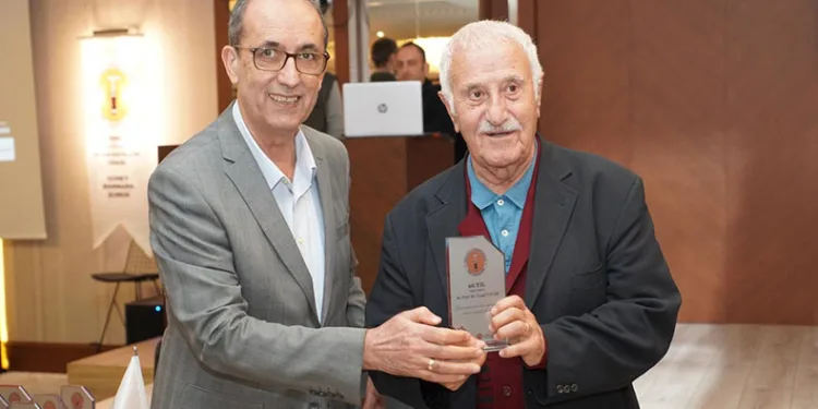Jeoloji mühendisleri kurtarma ekibiyle sahaya iniyor