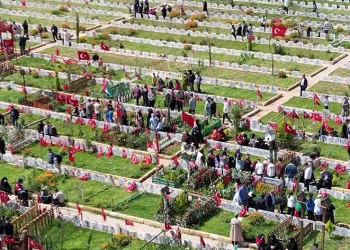 Tarifsiz acıların olduğu kentte hüzünlü bayram
