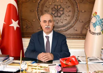“Alnımız açık, başımız dik”