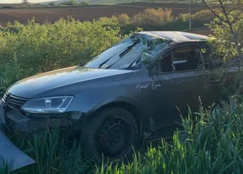 Kontrolden çıkan otomobil takla attı