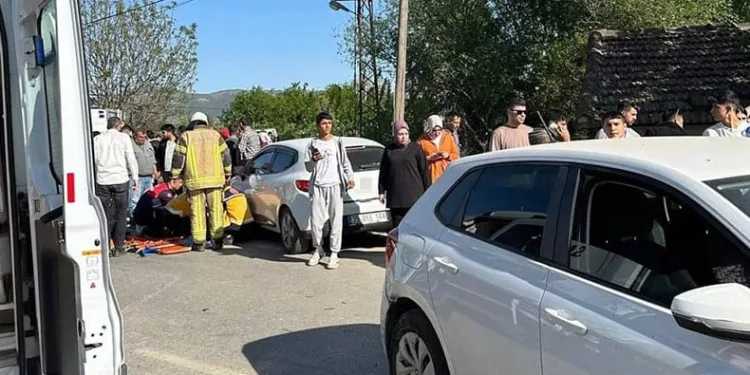 Kazada yola savrulan motosiklettekilere ikinci araç çarptı