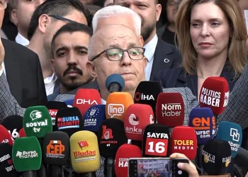 Aynı alkışı AK Partili belediye başkanı için de istemiş