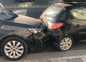 Direksiyon başında rahatsızlanınca kaza yapan kadın yoğun bakıma alındı