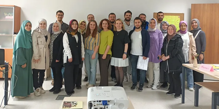 Toplum sağlığı eğitimleri sürüyor