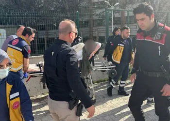 Boşanma aşamasındaki eşini vurduktan sonra rehin aldı