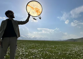 İsviçre’yi andıran manzarada santur keyfi