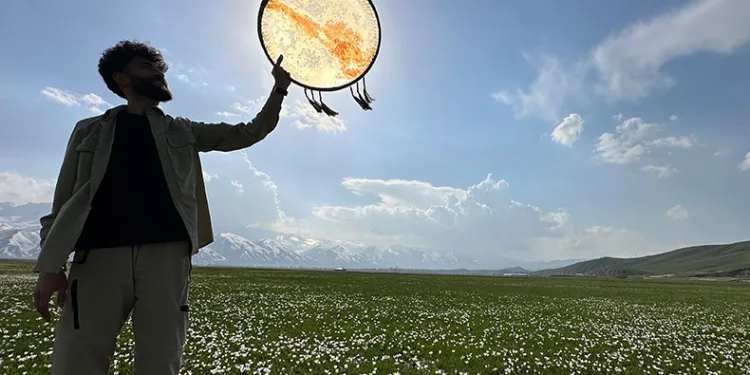 İsviçre’yi andıran manzarada santur keyfi