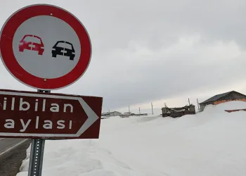 Yayla evleri kar altında