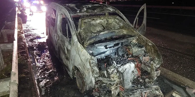 Kahramanmaraş’ta seyir halindeki araç yandı
