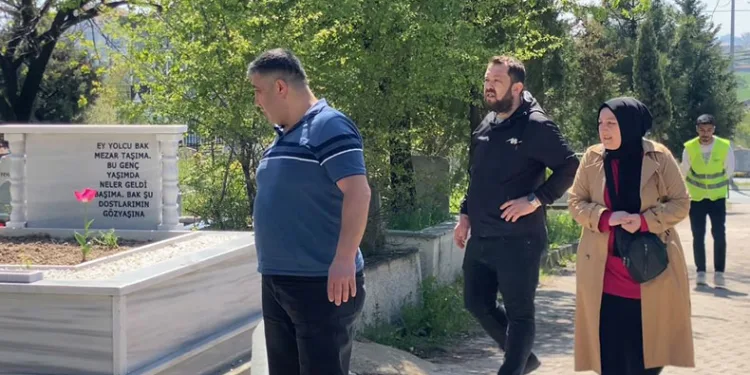 Vatandaşlar Edirnekapı Şehitliği’ni ziyaret etti