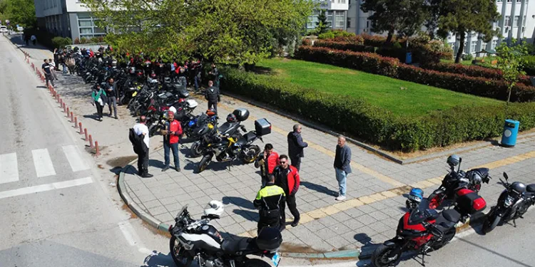 Motosikletliler hemofili farkındalık için sürdü