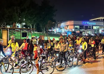 Bisiklet tutkunları iftar sonrası Uludağ’a pedal çevirdi