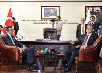 Özel’den Başkan Çavuşoğlu’na övgü