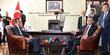 Özel’den Başkan Çavuşoğlu’na övgü