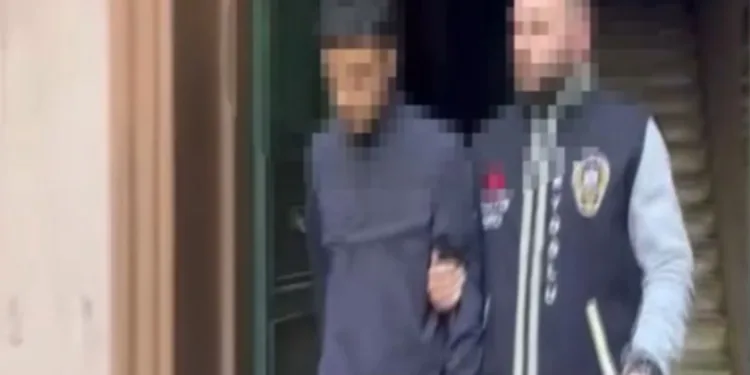 Yanlış adamı vurdu, bayramda el öperken yakalandı