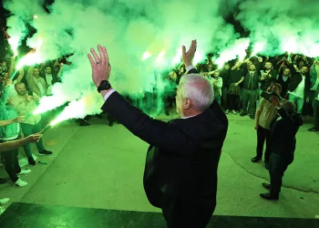 Mustafa Bozbey’den Büyükşehir’e maaş çağrısı