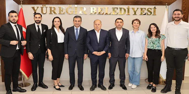Yüreğir 35 yıl sonra CHP’ye geçti