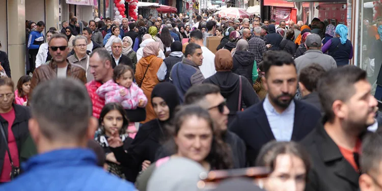 Çarşı pazarda bayram hareketliliği