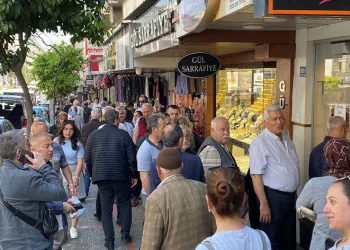 Bayram manzarası değişmedi tatlıcılarda kuyruk oluştu