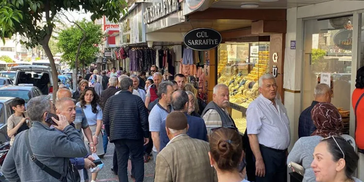 Bayram manzarası değişmedi tatlıcılarda kuyruk oluştu