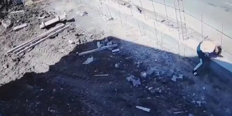 Hırsızlar önce kameraya sonra polise yakalandı