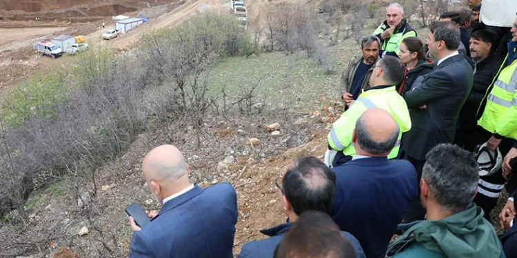 Bakan Bayraktar, İliç’te çalışmaları inceledi