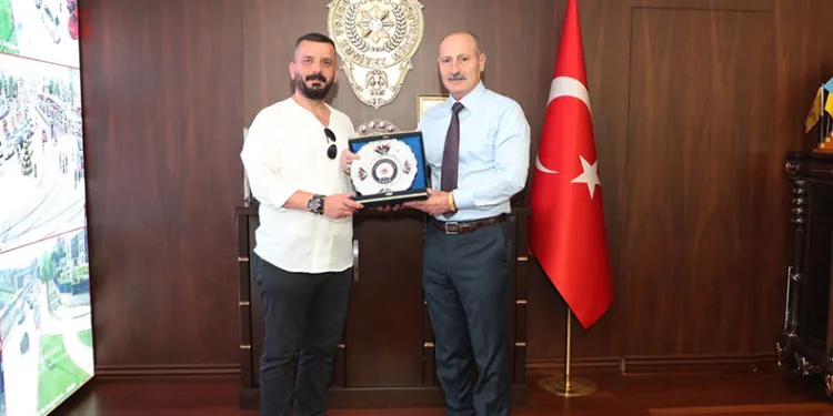 Şüpheliyi yakalayan vatandaşa Emniyet Müdürü’nden ödül
