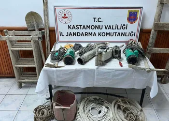 Kaçak kazı yapan definecilere suçüstü baskın