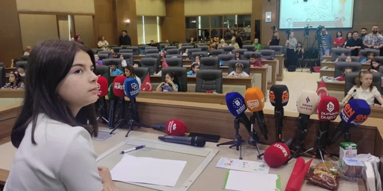 Bursa’da Meclis oturumunu çocuklar açtı