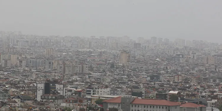 Antalya’nın deniz manzarasına çöl tozu perdesi
