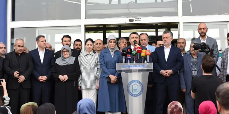 Yılmaz, personel ve vatandaşlarla bir araya geldi