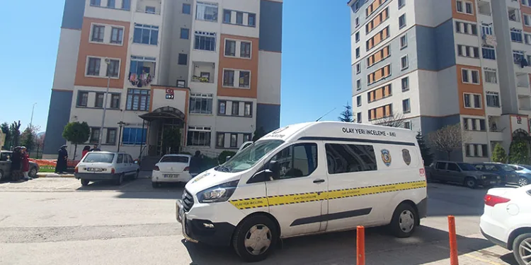 Kendini asarak yaşamına son verdi