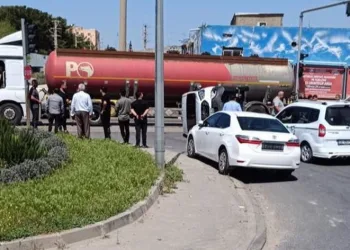 Mardin’de tır, minibüse ve hafif ticari araca çarptı