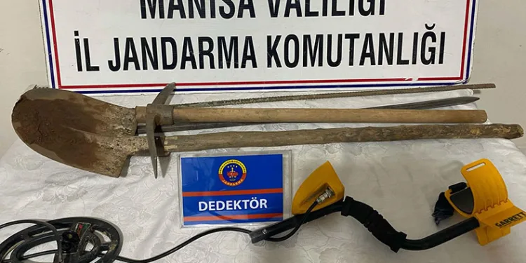 Defineciler suçüstü yakalandı