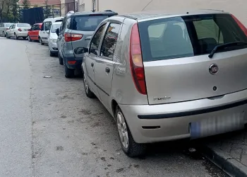 Araçlardan yayalara yer kalmadı