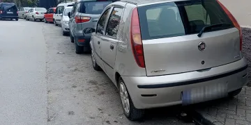 Araçlardan yayalara yer kalmadı