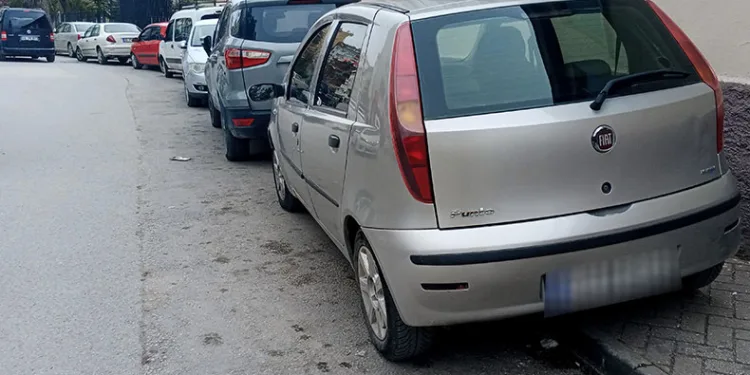 Araçlardan yayalara yer kalmadı