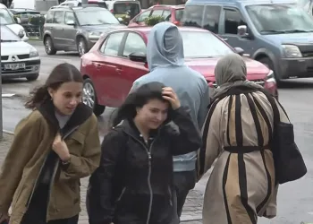 Bursa’da rüzgar etkili oldu