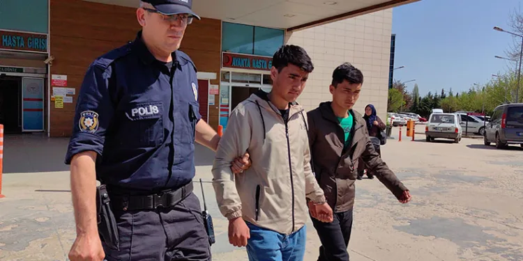 Kaçak yolla ülkeye girmişlerdi, yakalandılar