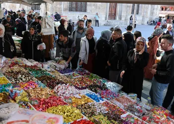Bayram alışverişinde son gün yoğunluğu