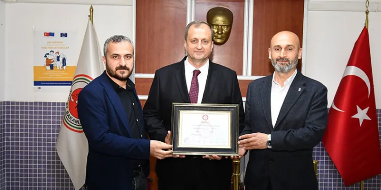 Başkan Usta ve meclis üyeleri mazbatalarını aldı