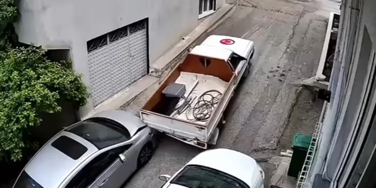 Yokuşta aracı kaldıramayınca kazaya neden oldu