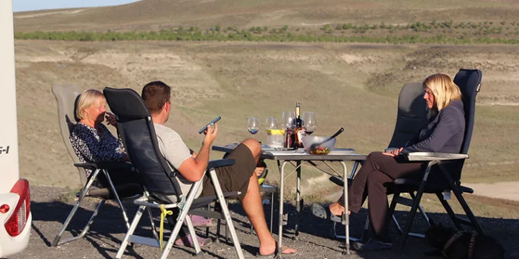 Meke Gölü havaların ısınmasıyla yabancı turistlerin uğrak yeri oluyor
