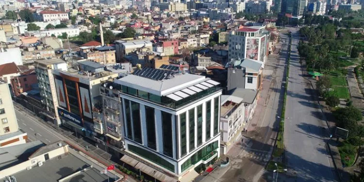 Adana hayalet şehre döndü