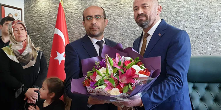 Orhaneli Belediye Başkanı mazbatasını aldı