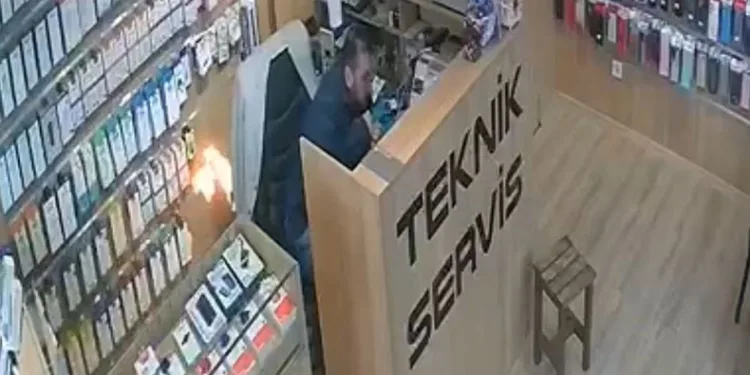 Telefon bataryasının patlama anı kamerada