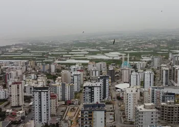 Mersin toz bulutu altında