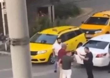 Bursa’da alkollü şahısların kavgası kamerada