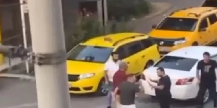Bursa’da alkollü şahısların kavgası kamerada