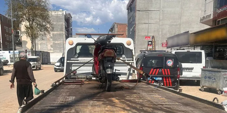 Trafikten men olan motosiklete binen şahsa para cezası kesildi